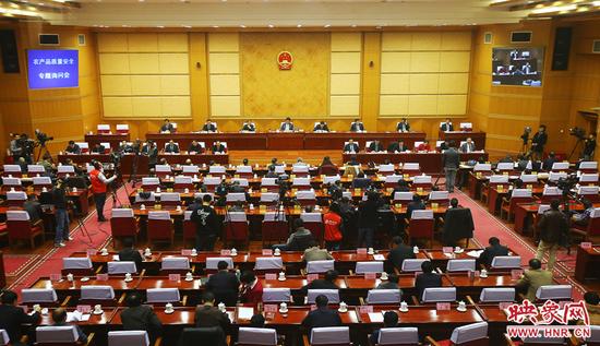 12月3日，河南省十二届人大常委会第十一次会议召开农产品质量安全专题询问会。