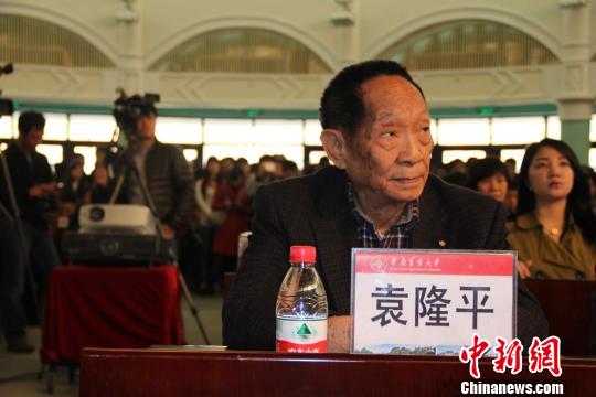 袁隆平:提高农民种粮积极性需要更多惠农政策